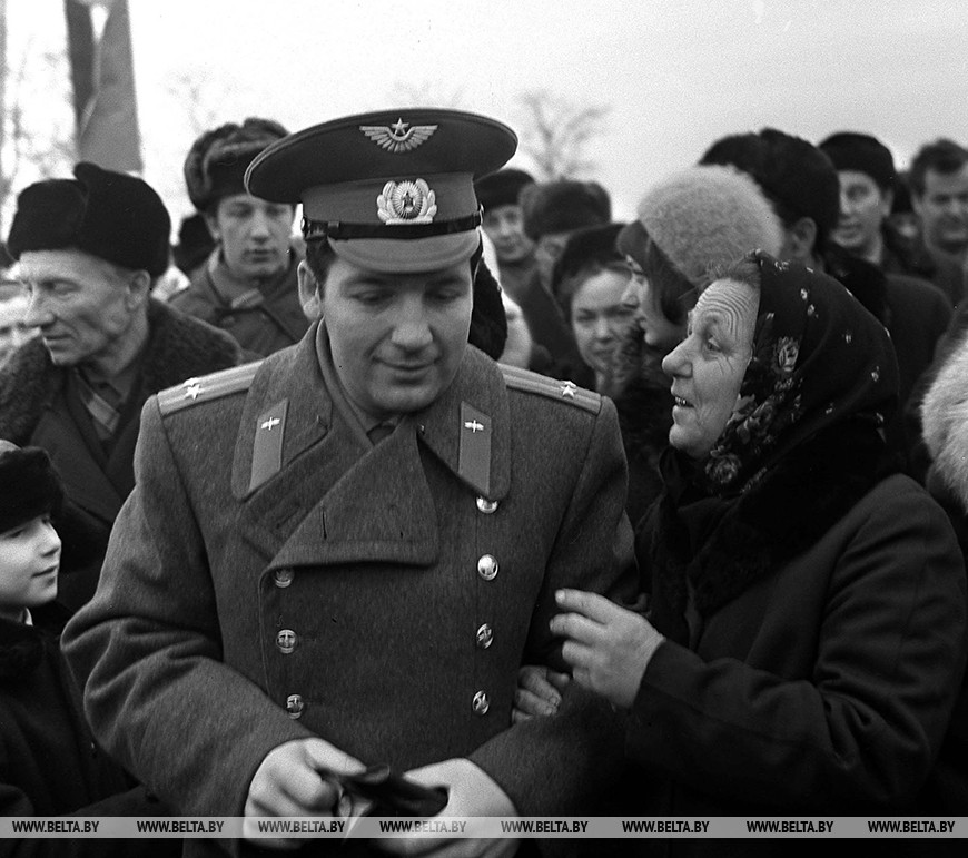 Январь 1974 года. Петр Климук со своей матерью Марфой Павловной